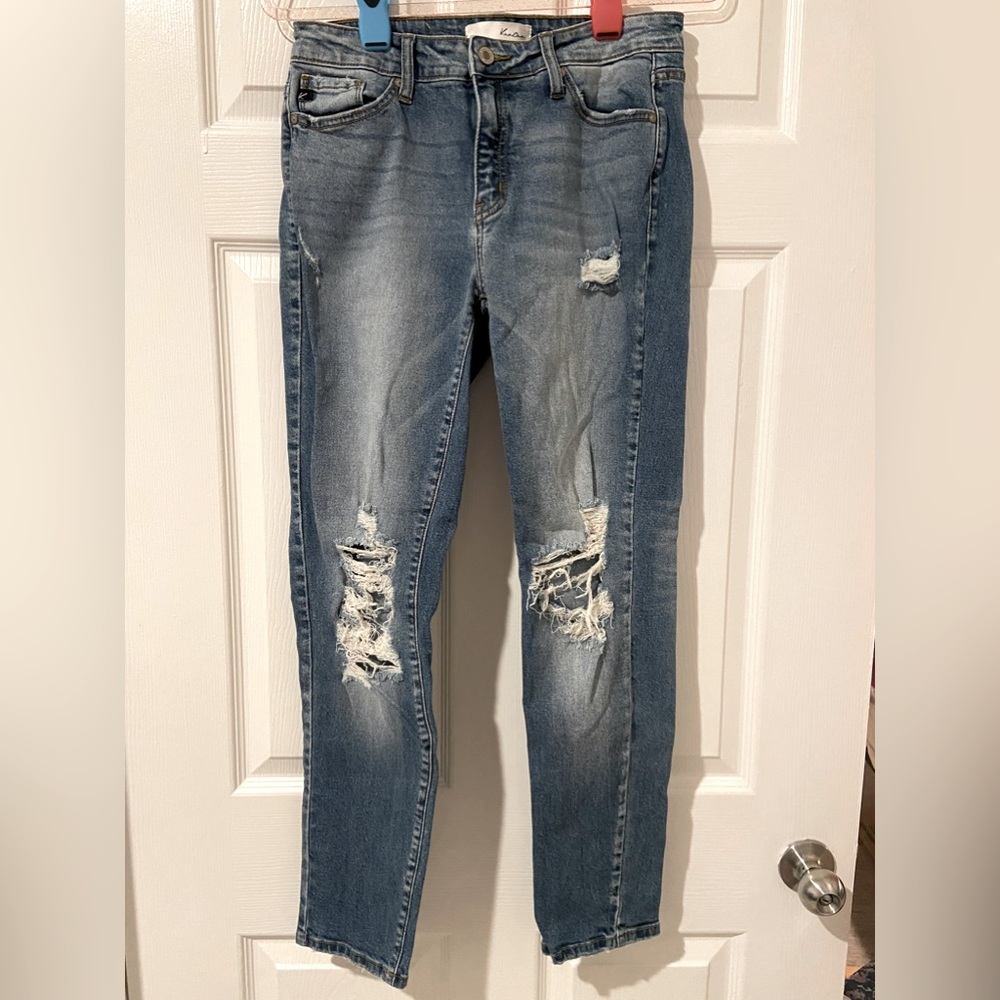 KanCan distressed blue jeans. Size 5/26